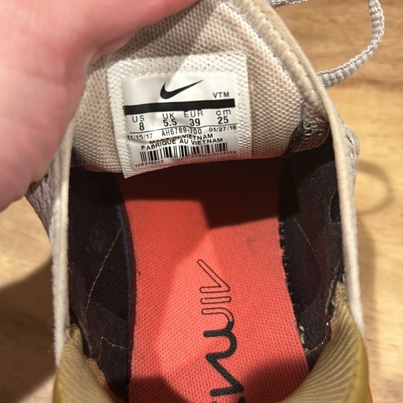 Nike 2018
Wmns Air Max 270 'Flight Gold' - Picture 3 of 4